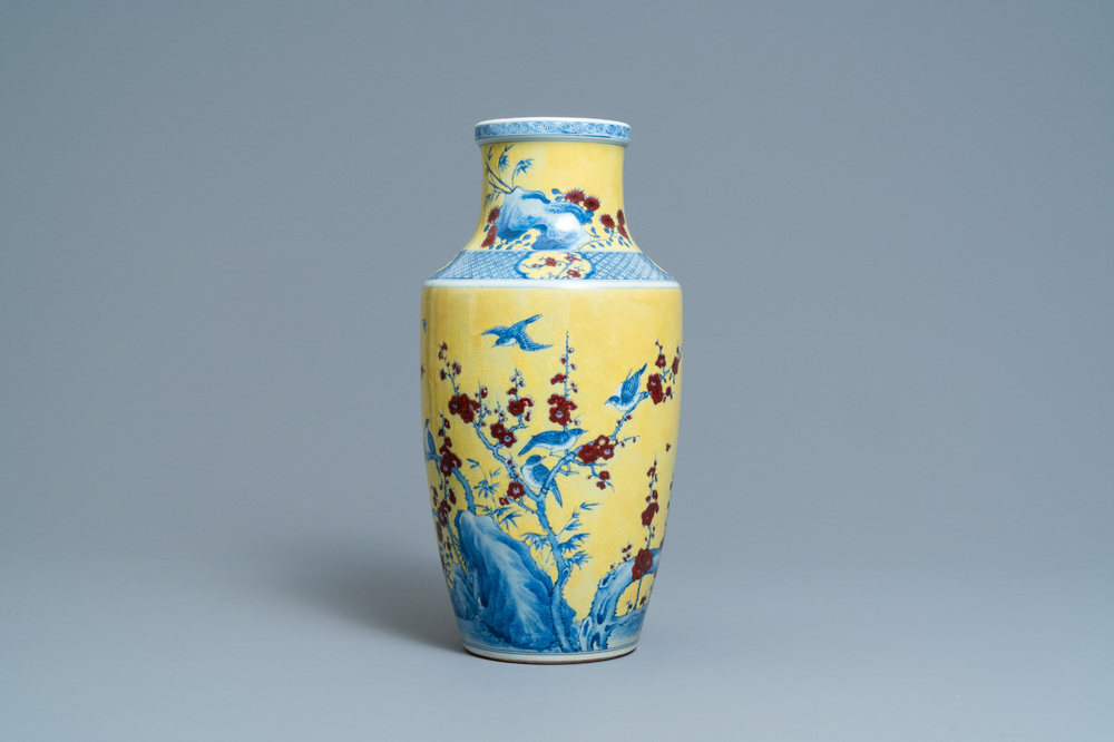 A Chinese blue, white and red yellow-ground vase, 18/19th C.