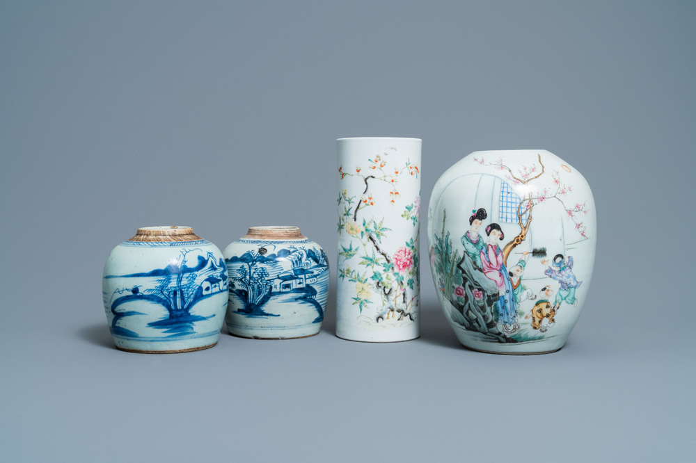 A pair of Chinese blue and white jars, a famille rose hat stand and a ginger jar, 18/19th C.