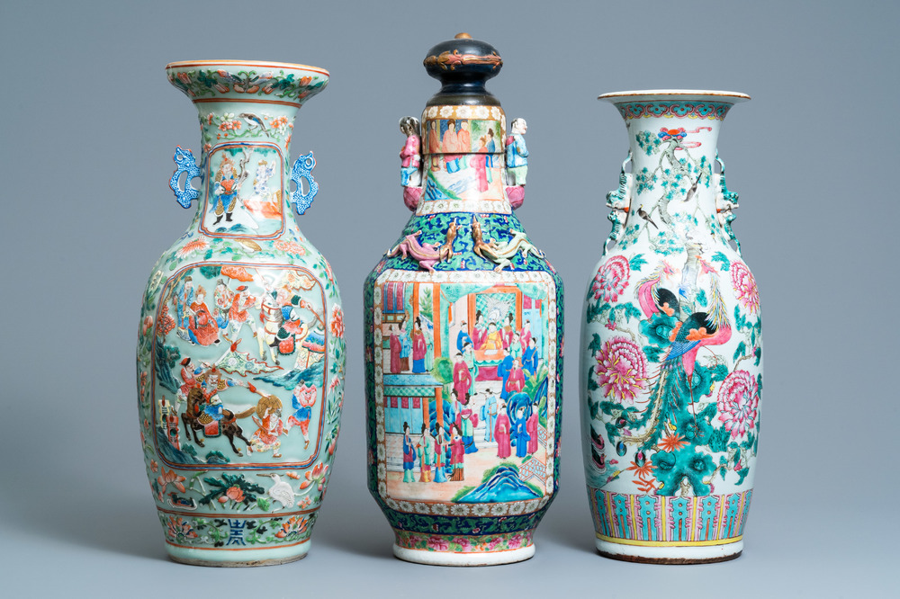 Trois vases en porcelaine de Chine famille rose, 19&egrave;me