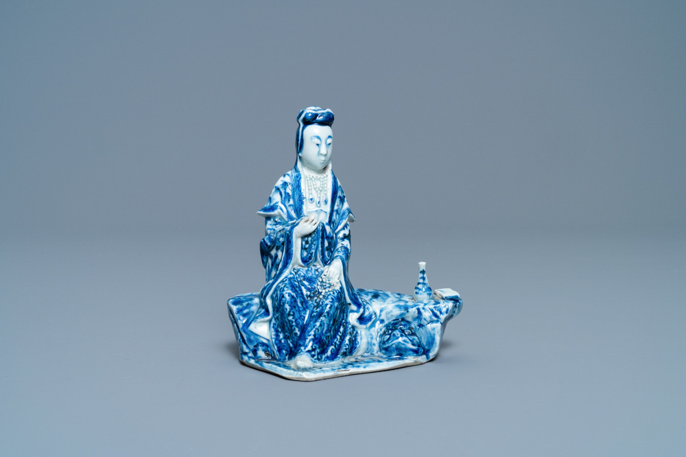 A Chinese blue and white figure of a seated Guanyin, 19th C.