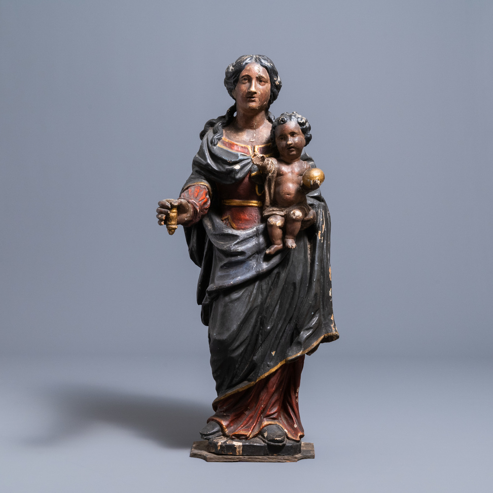 Une grande statue d'une Vierge &agrave; l&rsquo;enfant en ch&ecirc;ne sculpt&eacute; et polychrom&eacute;, 1&egrave;re moiti&eacute; du 16&egrave;me