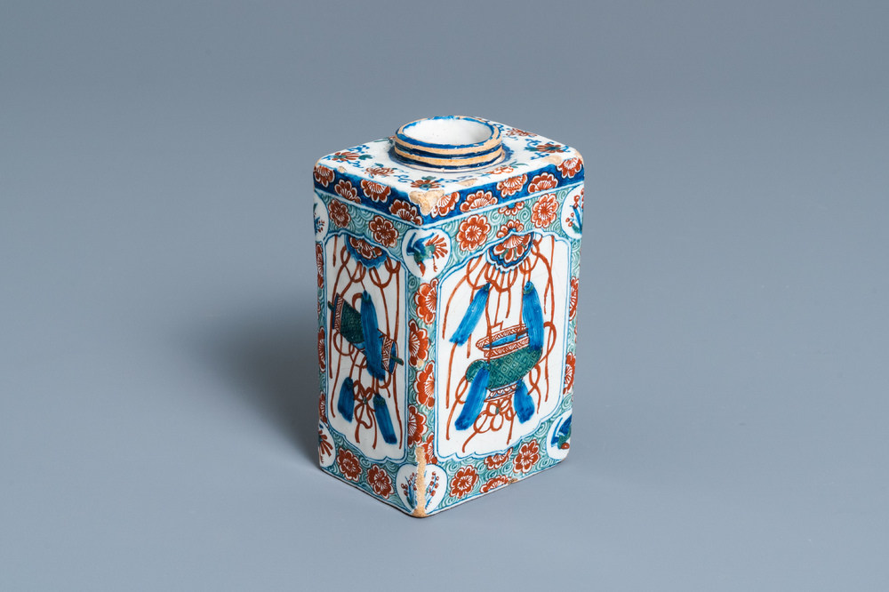 A Dutch Delft cashmere palette tea caddy, 1st half 18th C.