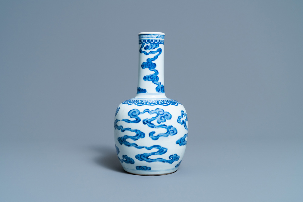 A Chinese blue and white 'Bleu de Hue' bottle vase for the Vietnamese market, Kangxi