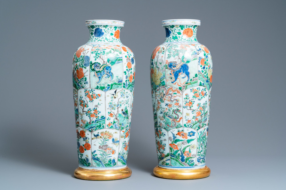 Une paire de vases en porcelaine de Chine famille verte &agrave; d&eacute;cor d'animaux mythiques, Kangxi