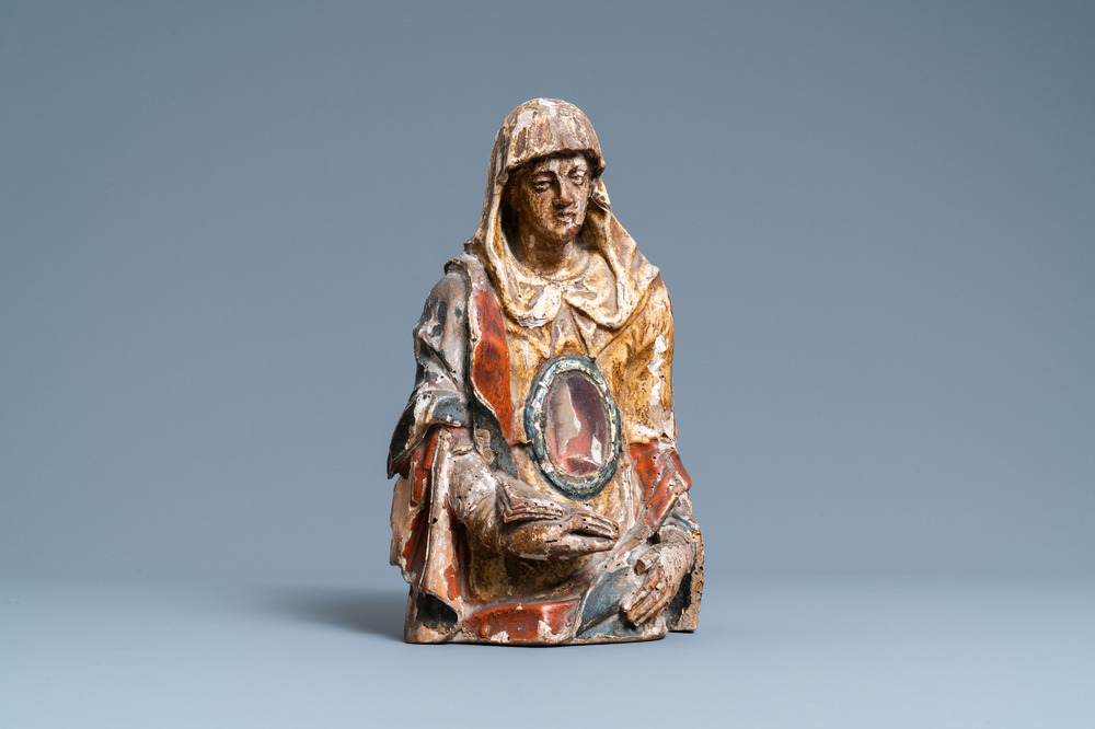 Un buste reliquaire d&rsquo;une sainte en tilleul sculpt&eacute;, dor&eacute; et polychrom&eacute;, Allemagne, 2&egrave;me moiti&eacute; du 16&egrave;me