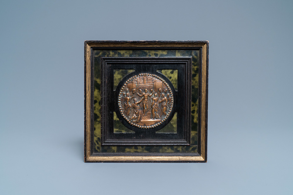 Een ronde koperen plaquette met 'Jezus in de tempel', Itali&euml;, 16e eeuw