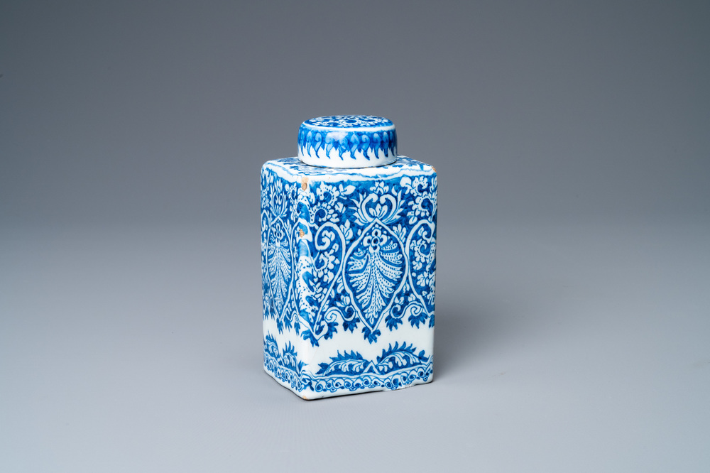 A Dutch Delft blue and white tea caddy with screw cap, late 17th C.