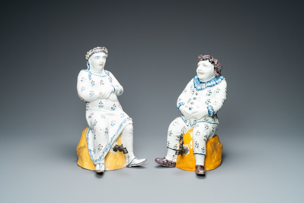 Une paire de fontaines de table de type 'Jacqueline et Jacquot' en fa&iuml;ence polychrome de Bruxelles, 18&egrave;me