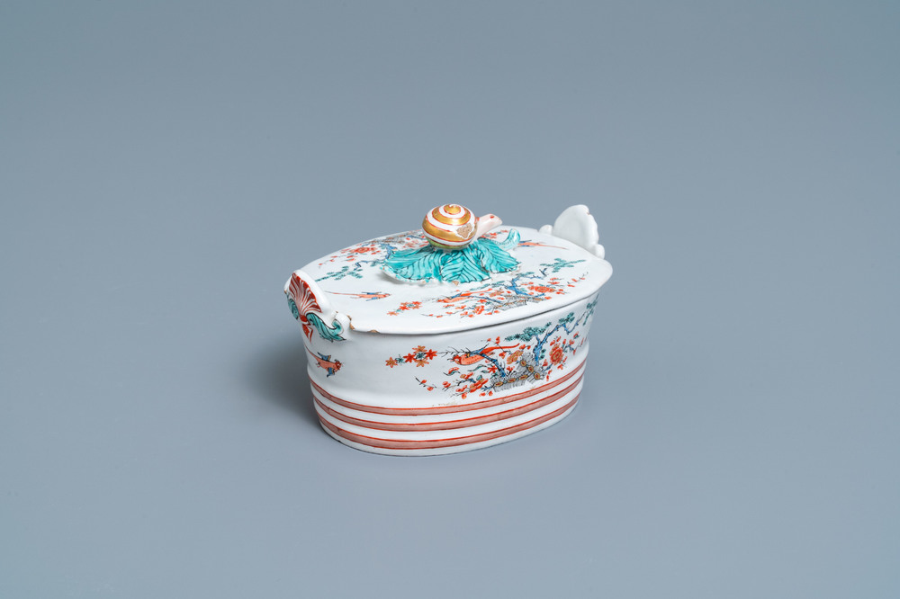 A Dutch Delft polychrome petit feu Kakiemon-style butter tub with a snail finial, 18th C.