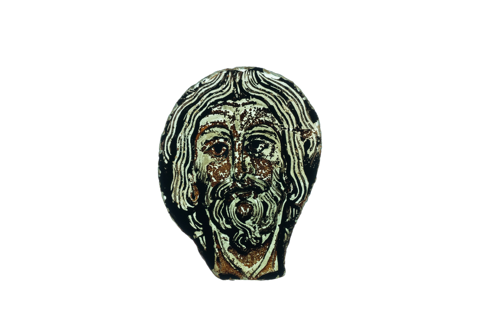 Un fragment roman en verre peint repr&eacute;sentant le visage de Christ, France, 11/12&egrave;me