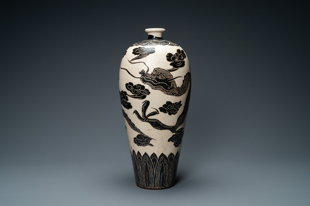 A large Chinese Cizhou meiping 'dragon' vase, Song/Yuan