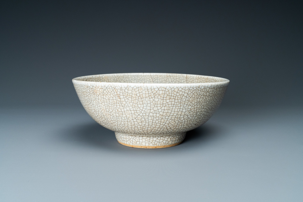 A Chinese ge-type crackle-glazed bowl, Yongzheng/Qianlong