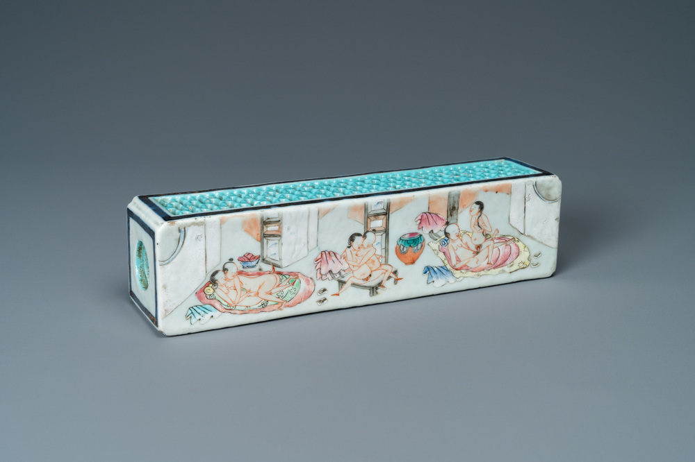 A Chinese famille rose 'erotical subject' cricket box, 1st half 19th C.