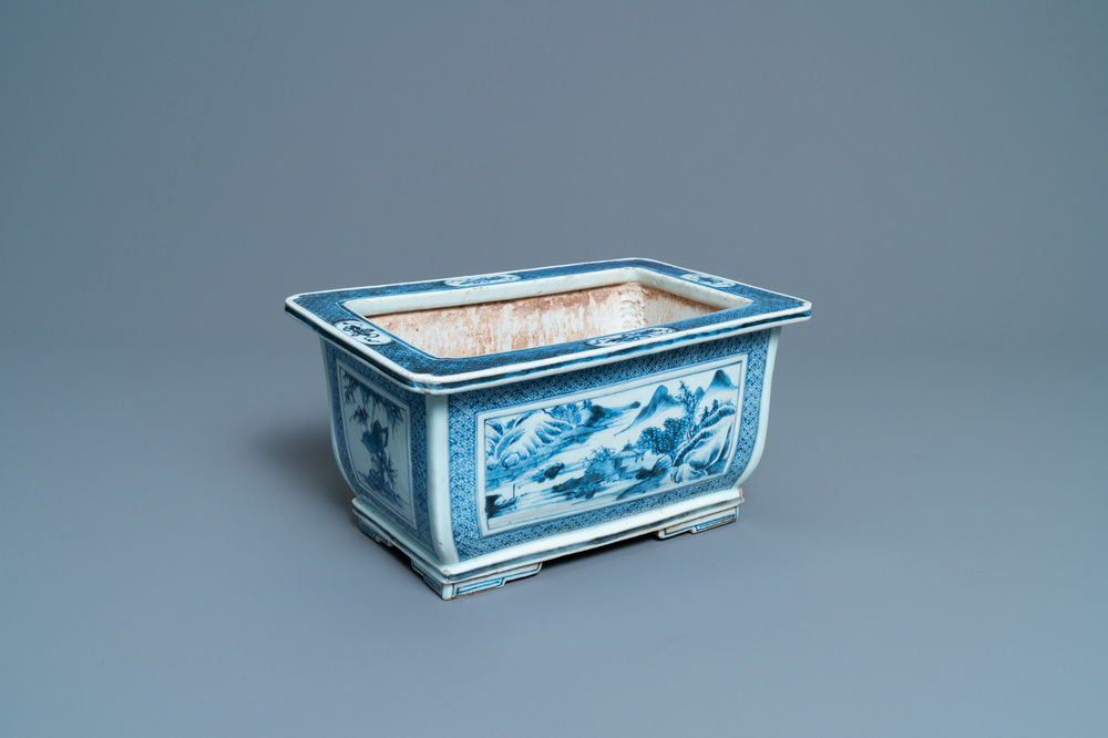 Een Chinese rechthoekige blauw-witte jardini&egrave;re, Qianlong