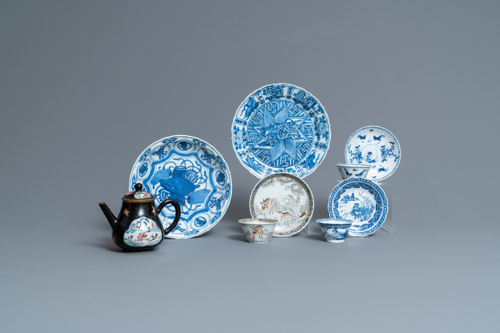 Een diverse collectie Chinees porselein, Ming en Qing