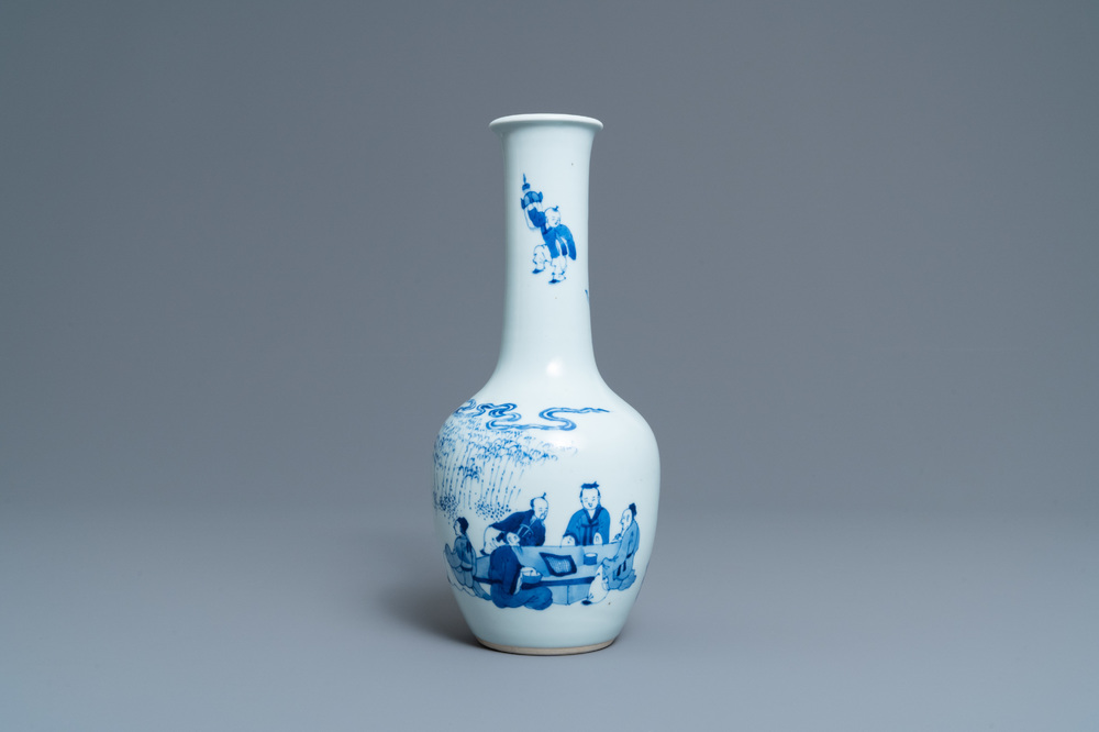 Een Chinese blauw-witte vaas met go-spelers, 19/20e eeuw