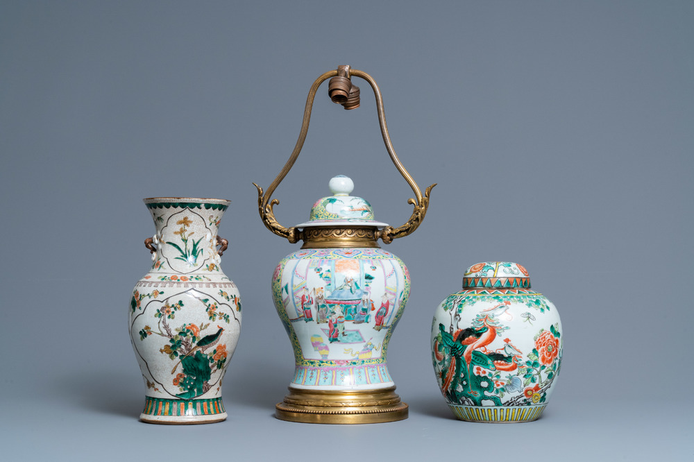 Deux vases en porcelaine de Chine famille verte et un en famille rose mont&eacute; en lampe, 19&egrave;me