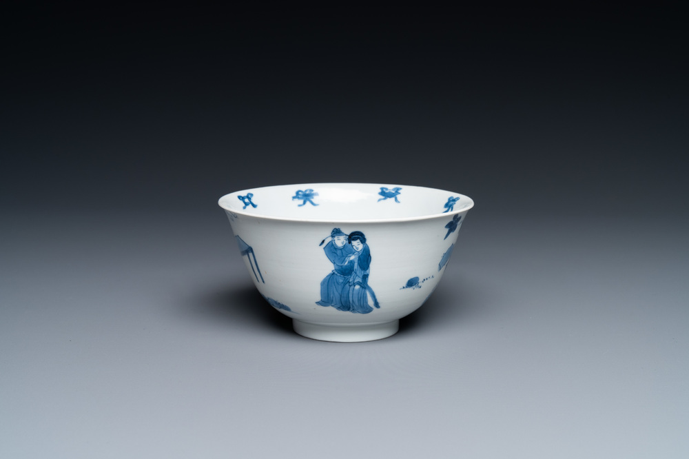 Un bol en porcelaine de Chine en bleu et blanc &agrave; d&eacute;cor de sc&egrave;nes du 'Xi Xiang Ji', Kangxi