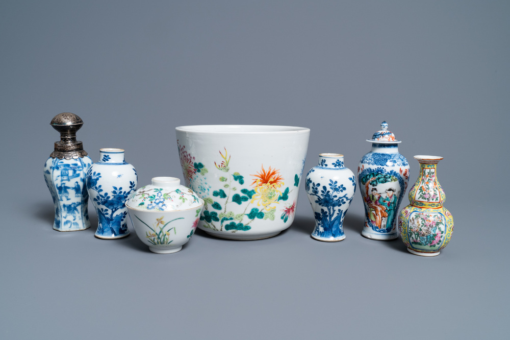 A varied collection of Chinese famille rose and blue and white wares, 18/19th C.