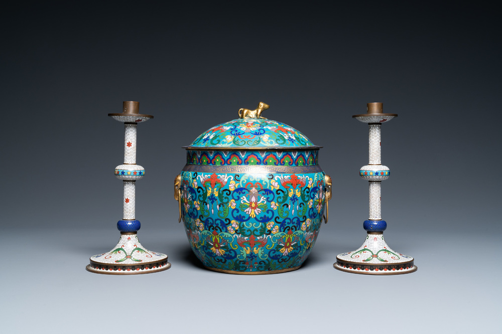 A Chinese cloisonn&eacute; bowl and cover and a pair of candlesticks, 19/20th C.