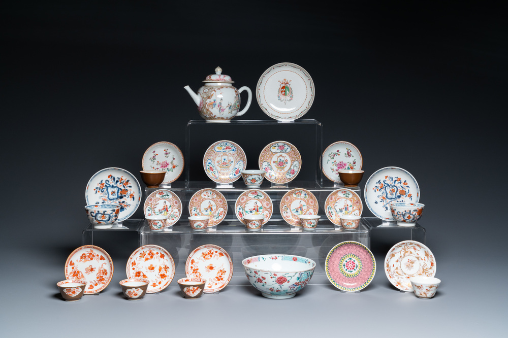 Une collection d'objets &agrave; th&eacute; en porcelaine de Chine famille rose, Yongzheng/Qianlong