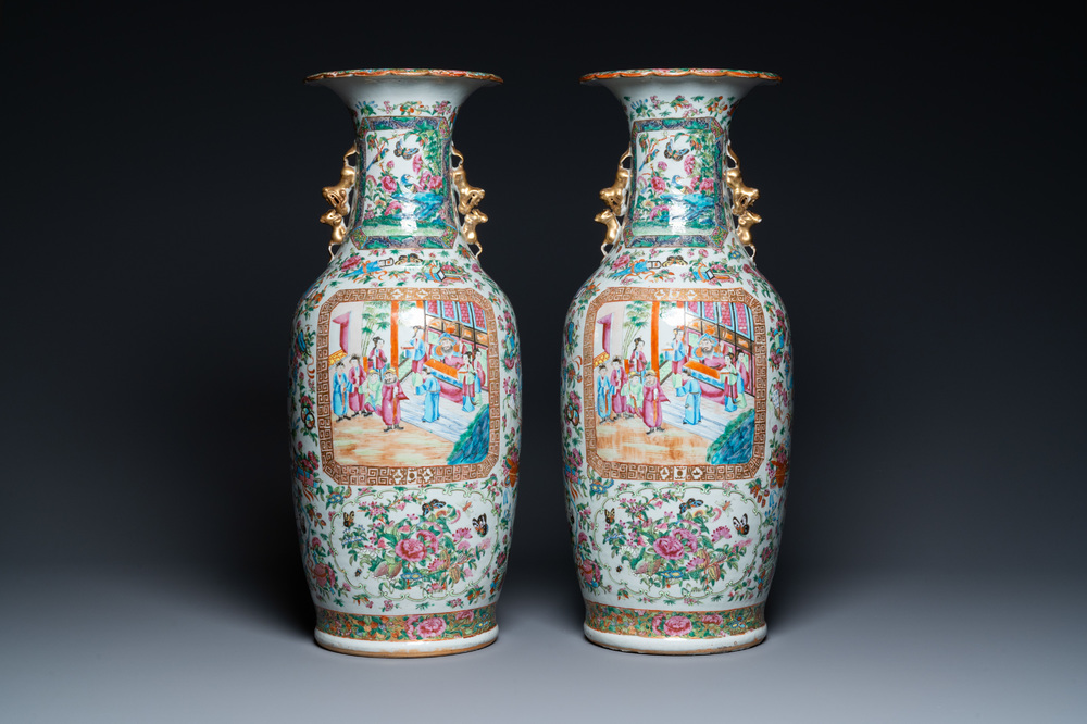 Une paire de vases en porcelaine de Chine famille rose de Canton, 19&egrave;me