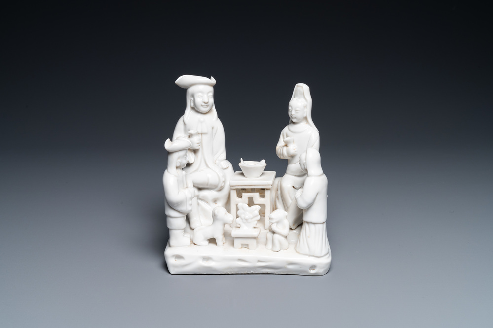 Un groupe en porcelaine blanc de Chine de Dehua figurant une famille hollandaise, Kangxi