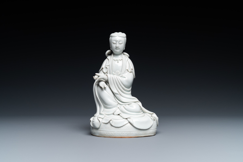 A Chinese Dehua blanc de Chine figure of Guanyin, 19/20th C.