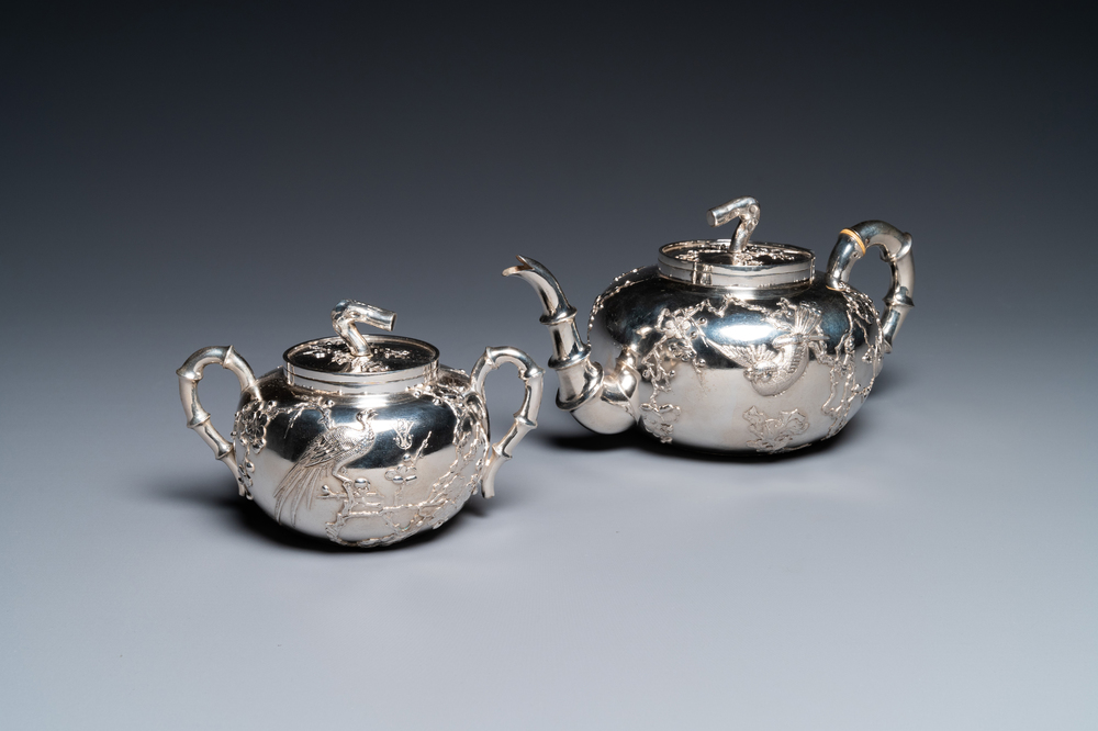 A Chinese silver teapot and a sugar bowl, 19/20th C.