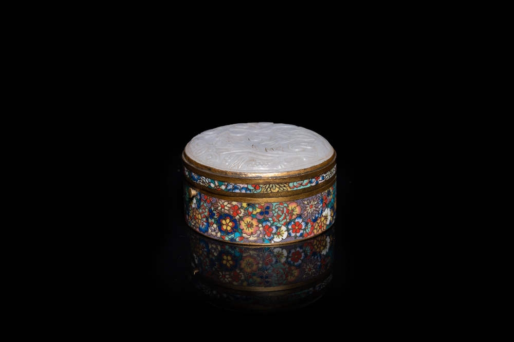 A Chinese cloisonn&eacute; box with white jade cover, 19th C.