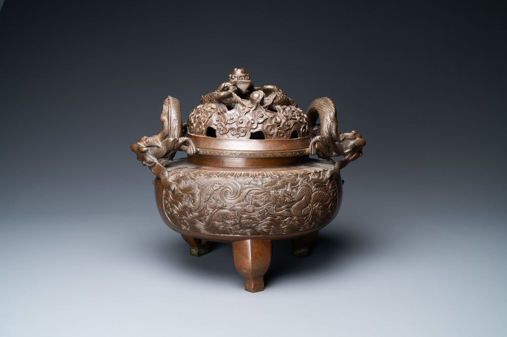 A large Chinese dragon-handled bronze tripod censer and cover, Xuande mark, 18/19th C.