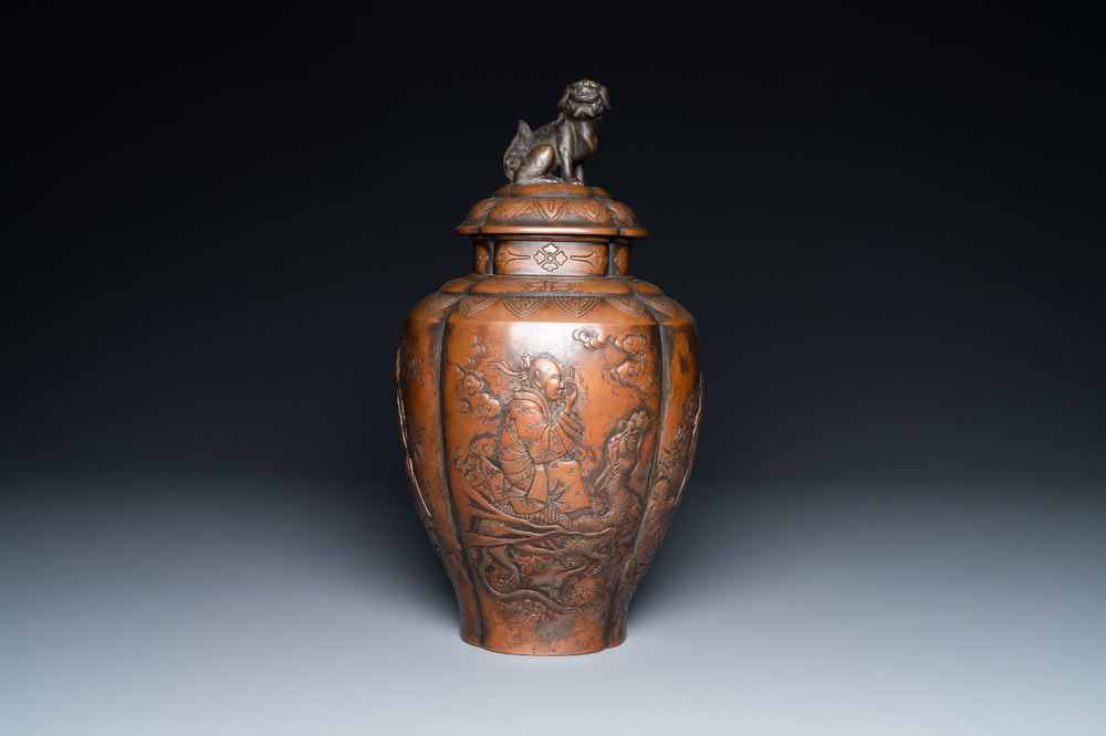 Un vase couvert en laiton &eacute;tam&eacute;, Japon, Meiji, 19&egrave;me