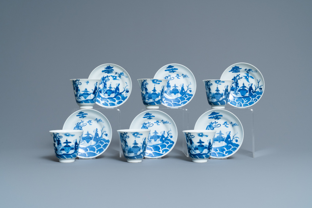 Six tasses et soucoupes en porcelaine de Chine en bleu et blanc, 19&egrave;me