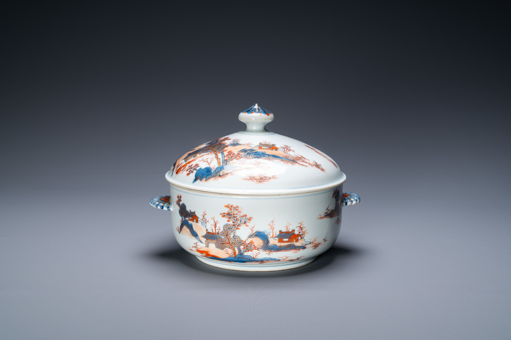 Een Chinese Imari-stijl terrine met deksel, Qianlong