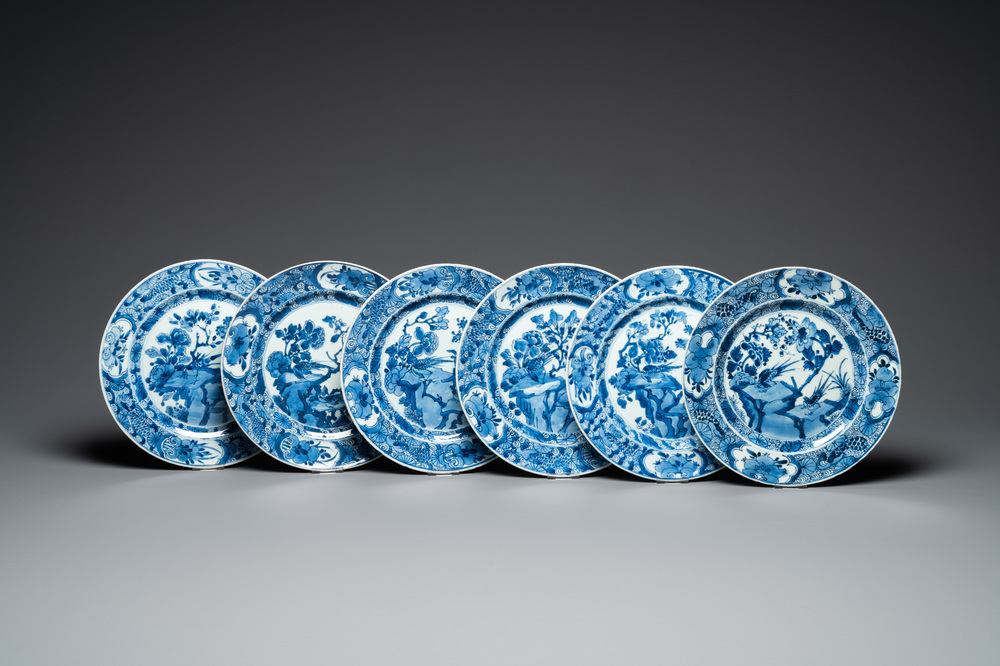Six plats en porcelaine de Chine en bleu et blanc, Kangxi