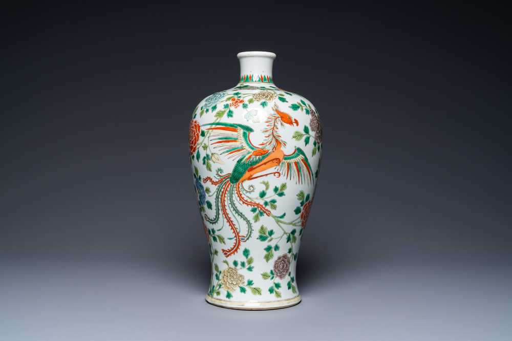 A Chinese famille verte 'meiping' vase with phoenixes, 19th C.