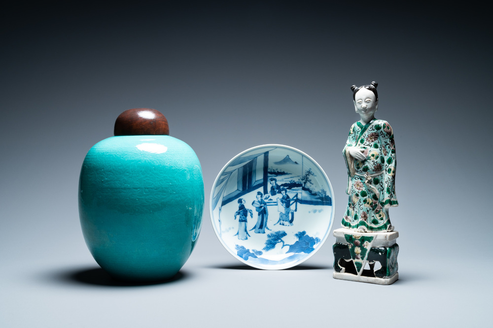 Een Chinese famille verte biscuit figuur, een groene 'lotus' pot en een blauw-wit bord met figuratief decor, Kangxi en later