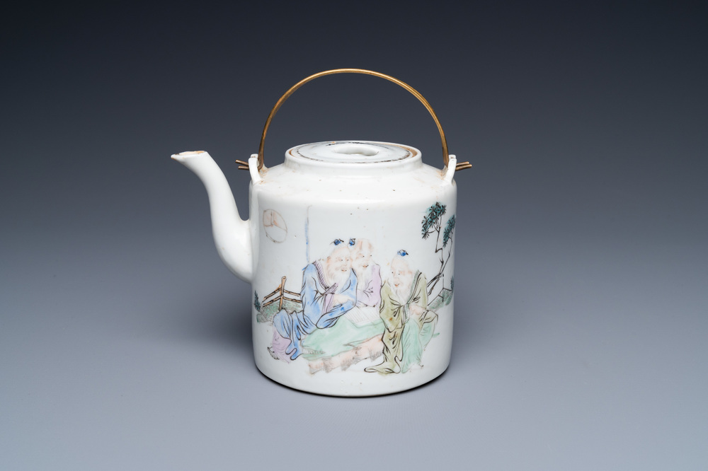 Une th&eacute;i&egrave;re en porcelaine de Chine qianjiang cai, sign&eacute;e pour Liu Shuntai, R&eacute;publique