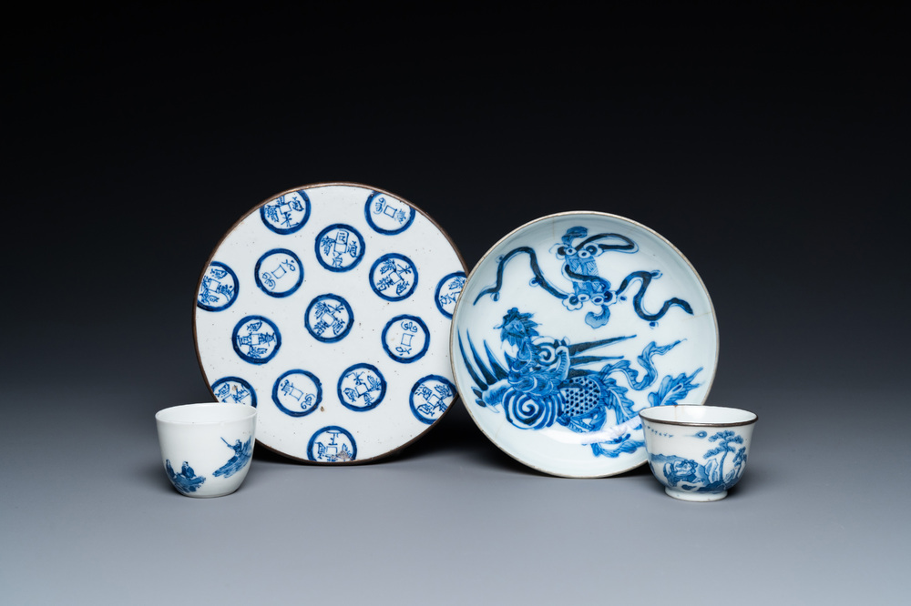 Quatre pi&egrave;ces en porcelaine de Chine 'Bleu de Hue' pour le Vietnam, 19&egrave;me