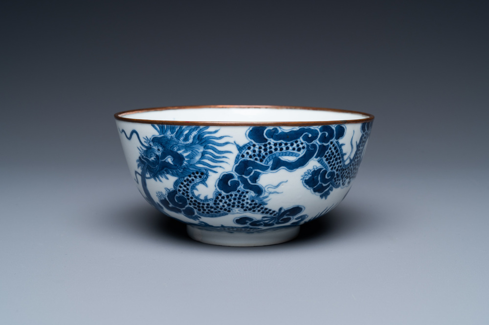 Un bol en porcelaine de Chine 'Bleu de Hue' pour le Vietnam, marque Thieu Tri, 19&egrave;me