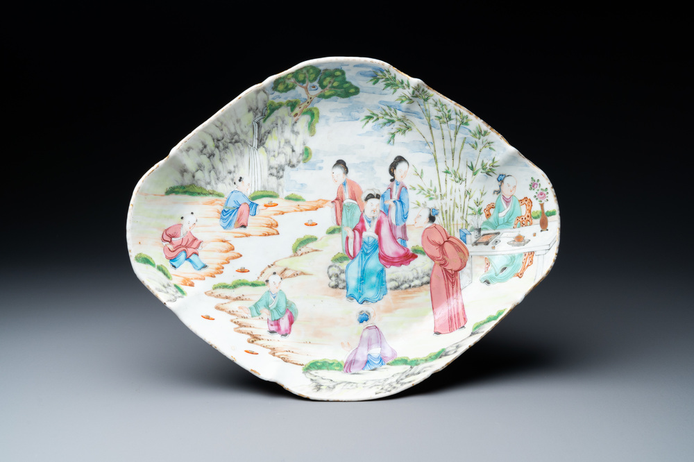 A fine Chinese Canton famille rose bowl on foot, 19th C.