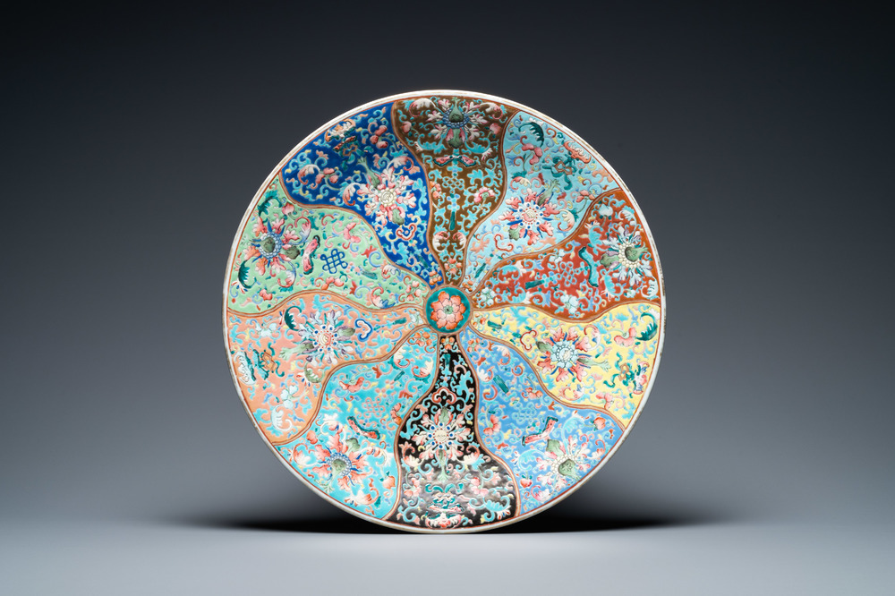 A large Chinese famille rose dish, Qianlong mark, 19th C.