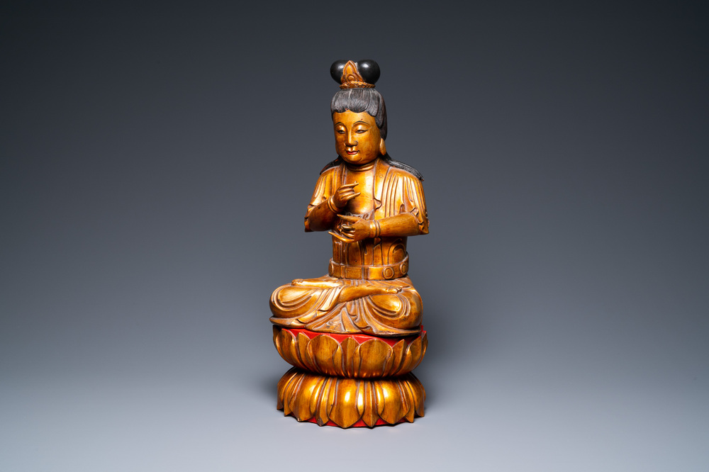 Wees oplichterij oriëntatie Een grote Vietnamese of Japanse vergulde en gelakte houten Boeddha op  lotustroon, 19e eeuw - Rob Michiels Auctions