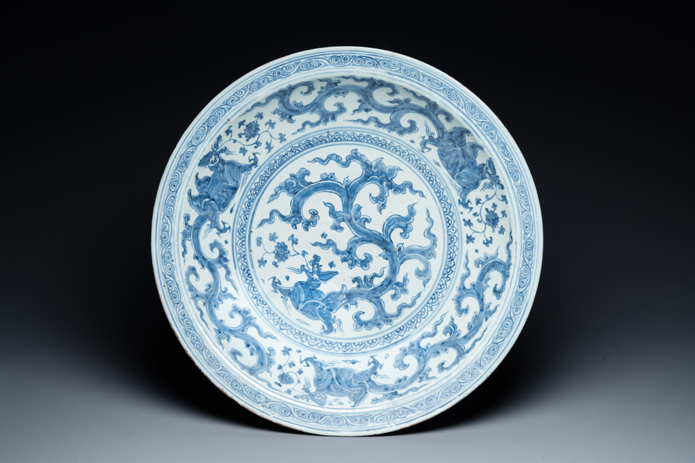 An impressive large Chinese blue and white 'dragon' dish, Ming, 2nd half 15th C.