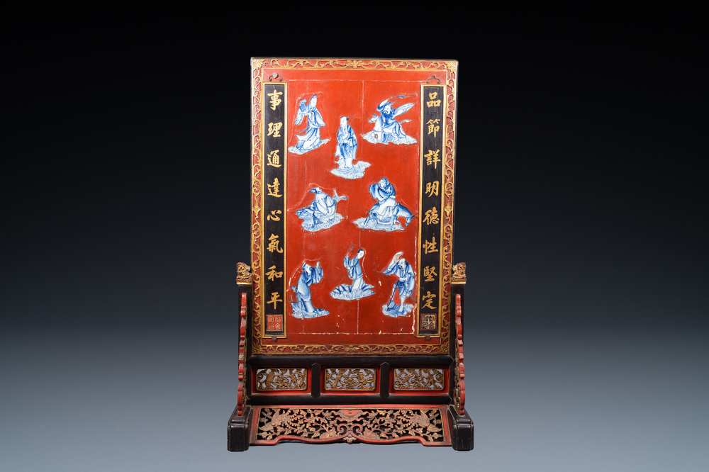 A large Chinese porcelain-embellished lacquered wooden screen, 18/19th C.