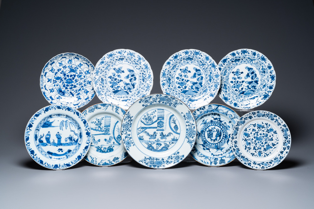 Negen Chinese blauw-witte borden en schotels, Kangxi/Qianlong