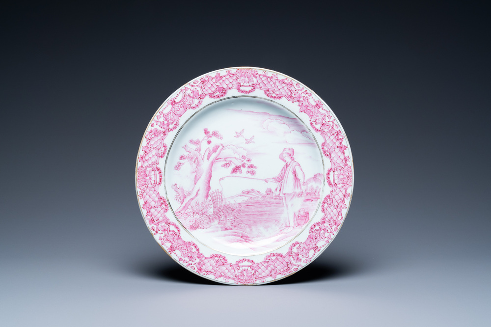 Une assiette en porcelaine de Chine &agrave; cama&iuml;eu pourpre &agrave; d&eacute;cor du 'Jeune p&ecirc;cheur' d'apr&egrave;s Abraham Bloemaert, Qianlong