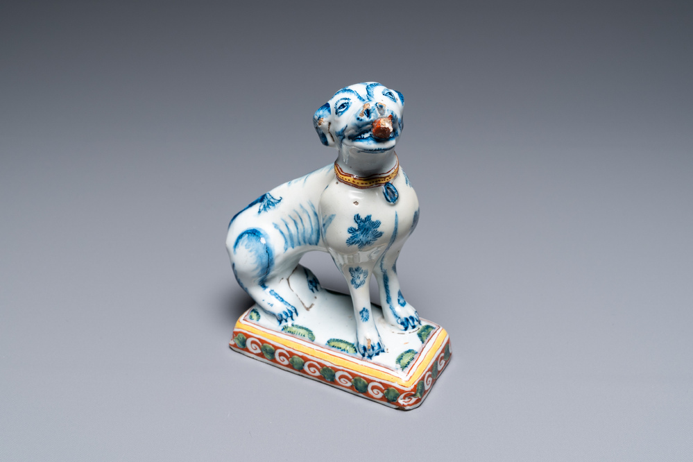 Een polychrome Delftse hond, 18e eeuw