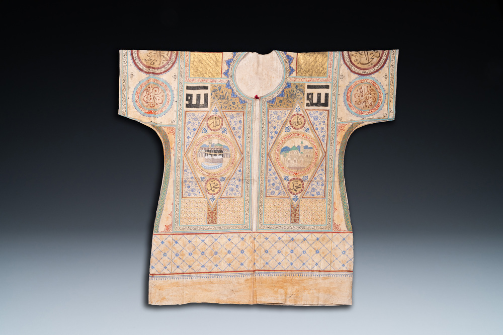 Une chemise talismanique ottomane de type 'jama' orn&eacute;e de versets du Coran en Naskh et Tuluth, 18/19&egrave;me