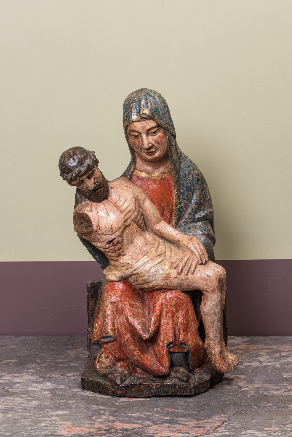 Vierge de Piti&eacute; en noyer polychrom&eacute;, probablement Espagne, d&eacute;but du 15&egrave;me